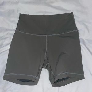 Grey sage wunder train shorts 6” length size 8